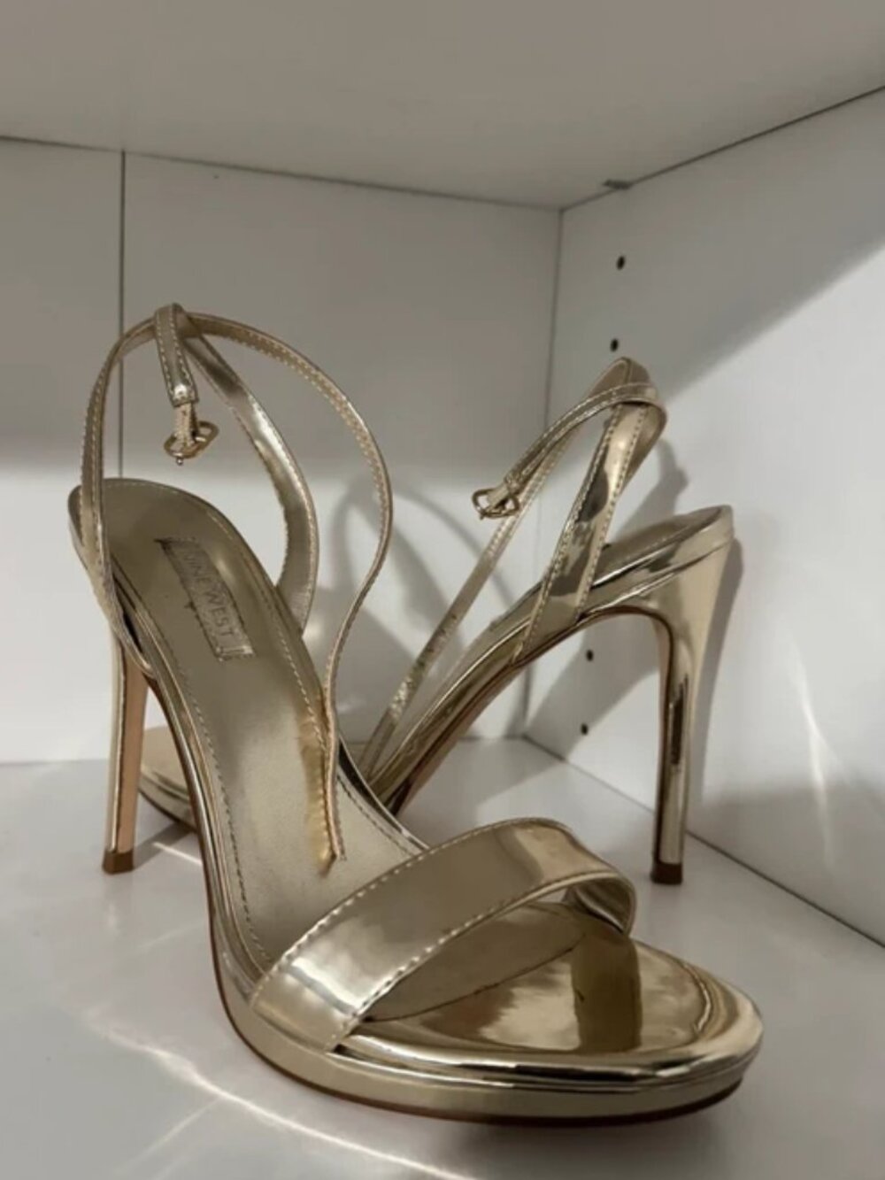 high-heeled shoes